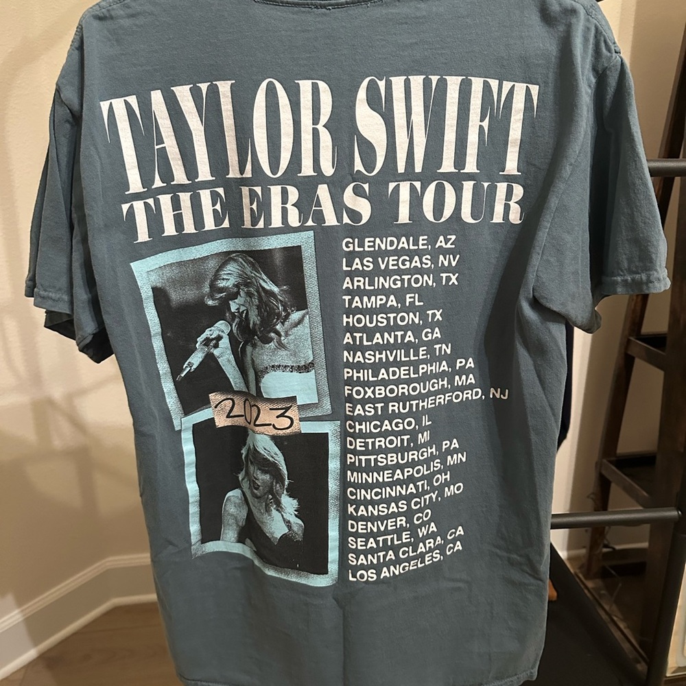Taylor Swift The Eras Tour 1989 Version T-shirt - Picture 3 of 4